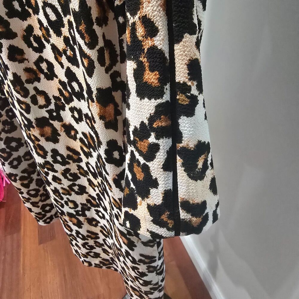 H&M Animal print satin lined midi 3/4 sleeve with detailed back 0680